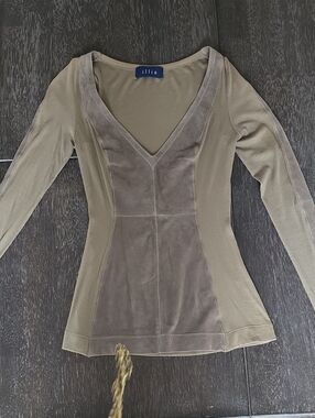 Illia Olive & Taupe V-Neck Long Sleeve Top